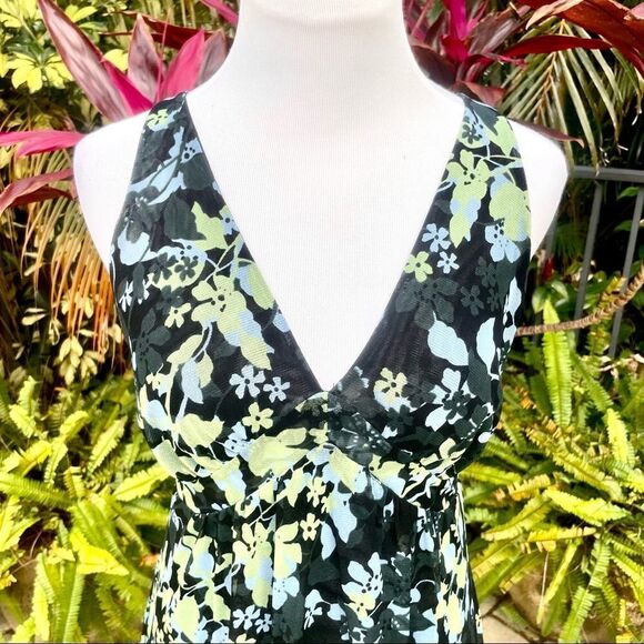New Yourk & Company Floral Plunge Peplum Top - Picture 3 of 7